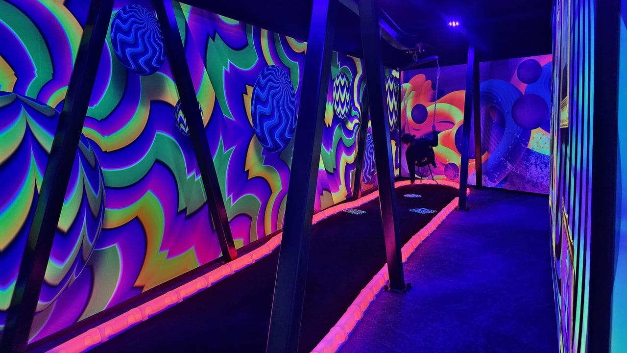 Glowing walls in the mini golf course