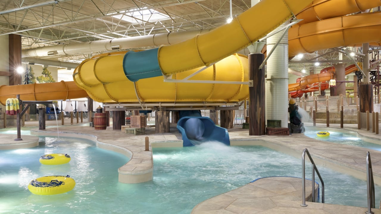 Coyote Cannon landing pool with yellow tubes