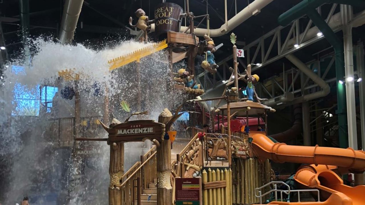 water bucket splashing water at Great Wolf Lodge Anaheim