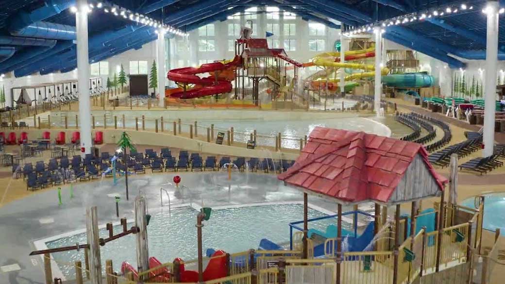 a family enjoying great wolf lodge events