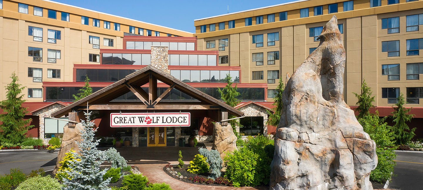 Exterior of Great Wolf Lodge NEW ENGLAND