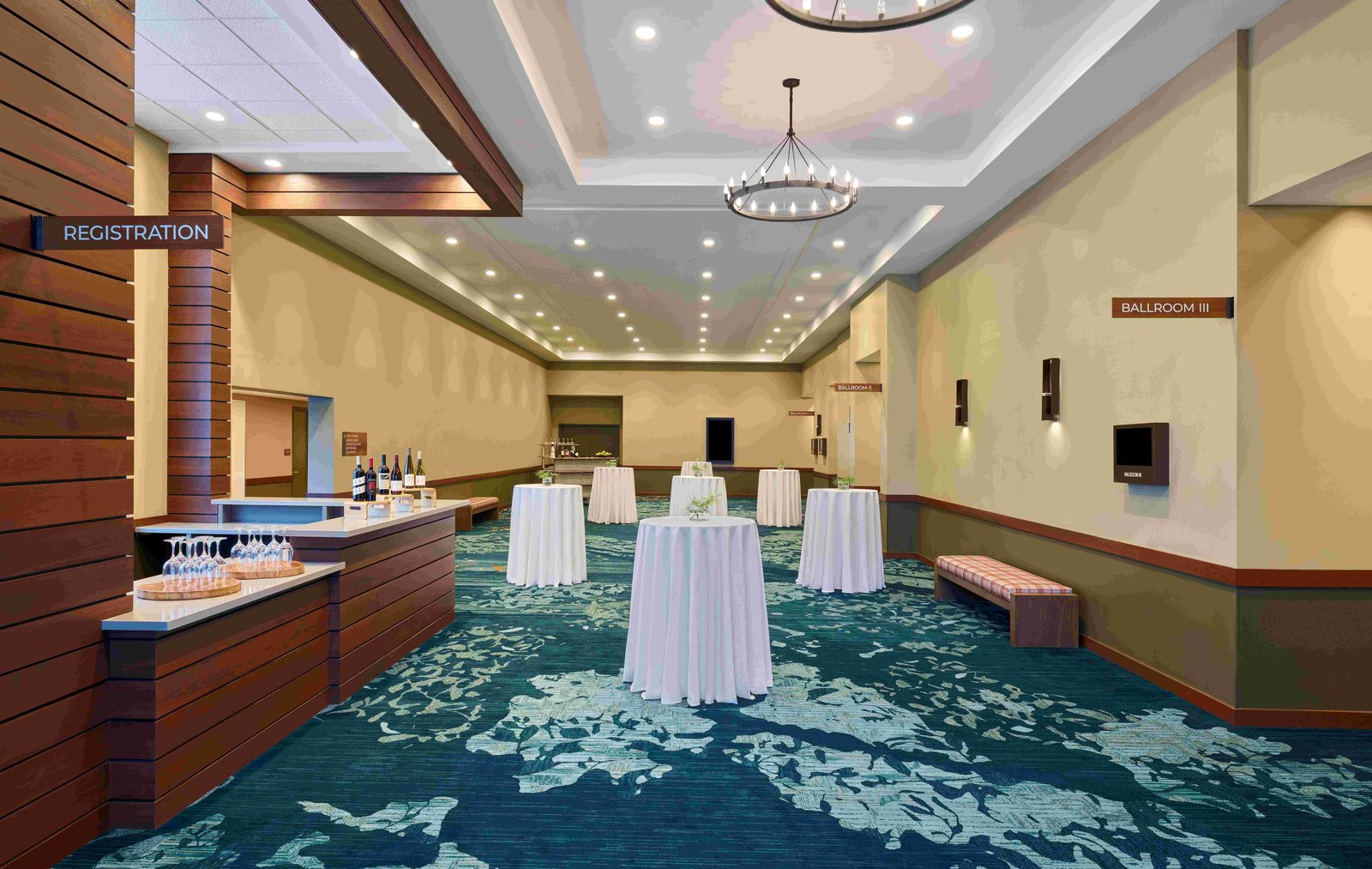 Mashantucket pre-function meeting space and bar