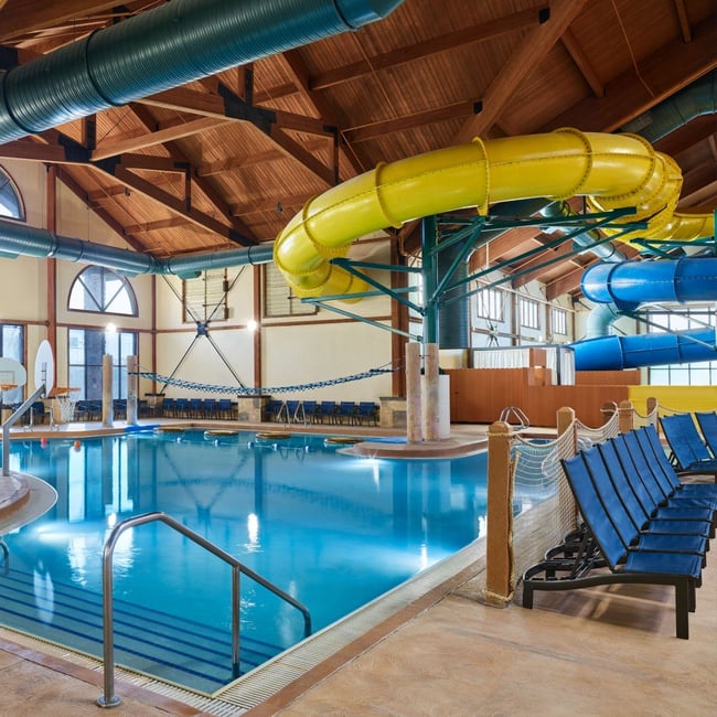 Kansas Great Wolf Lodge indoor pool overview