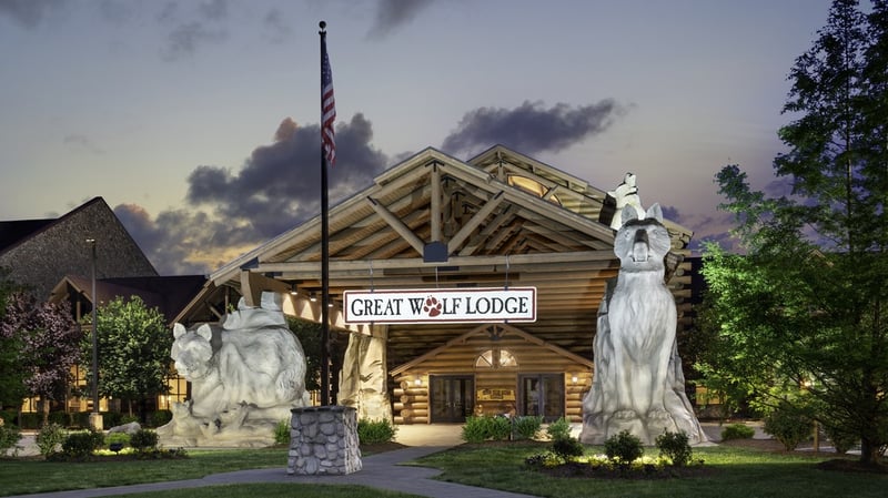 https://www.greatwolf.com/cdn-cgi/image/fit=scale-down,width=800/content/dam/greatwolf/sites/www/homepage-php/about-section/gwl-williamsburg-about-wp.jpg