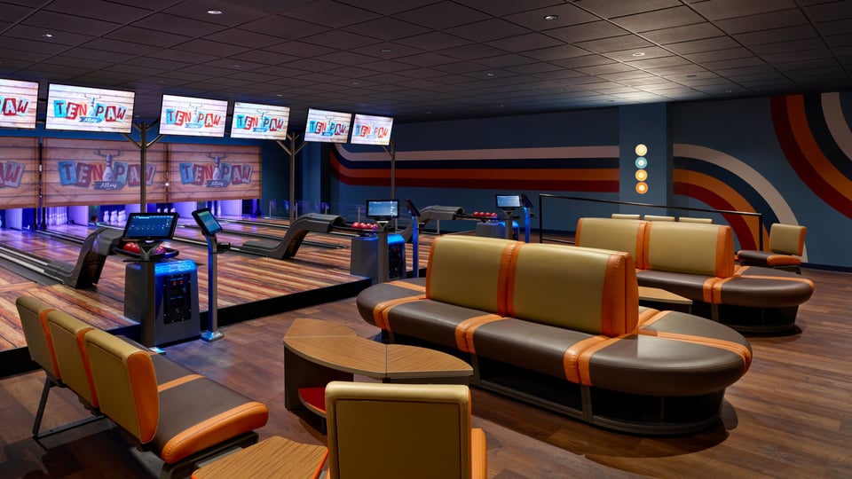 ten paw bowling attraction