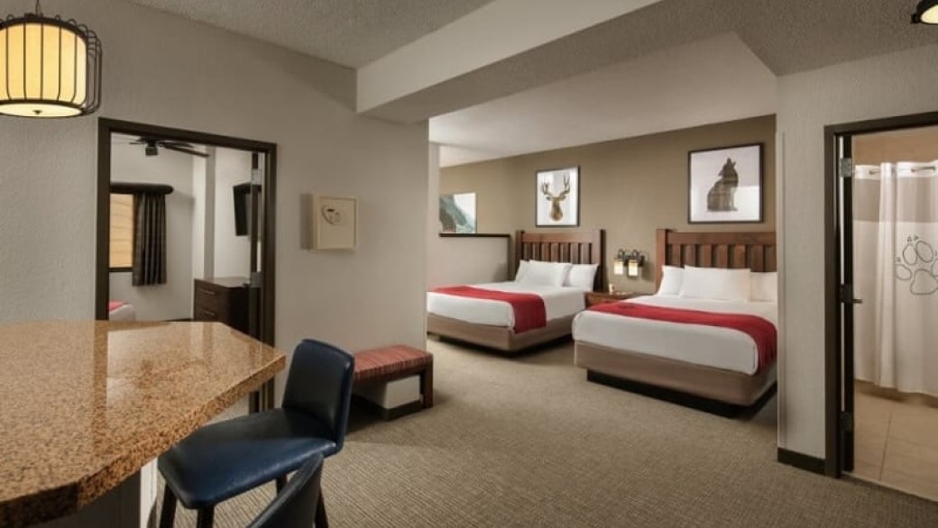 The living space in the Majestic Bear Suite