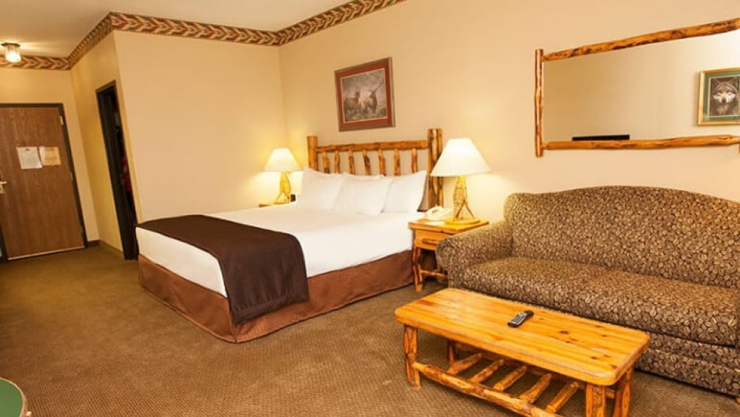 The Luxury King Suite (Accessible bathtub)