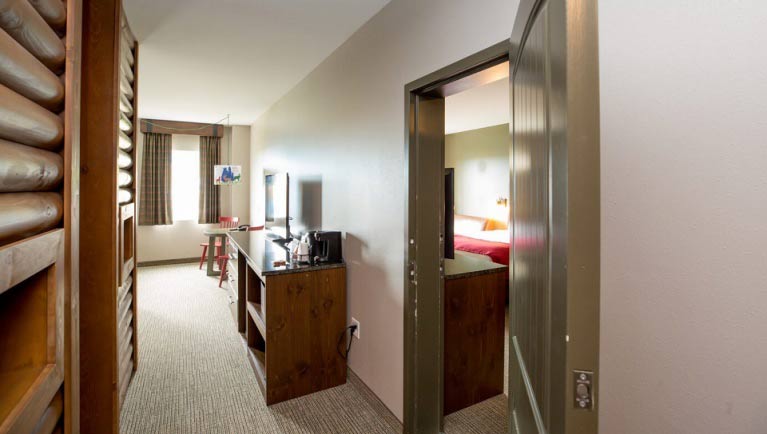 Deluxe Cabin Suite | Premium Suite | Great Wolf Lodge ...