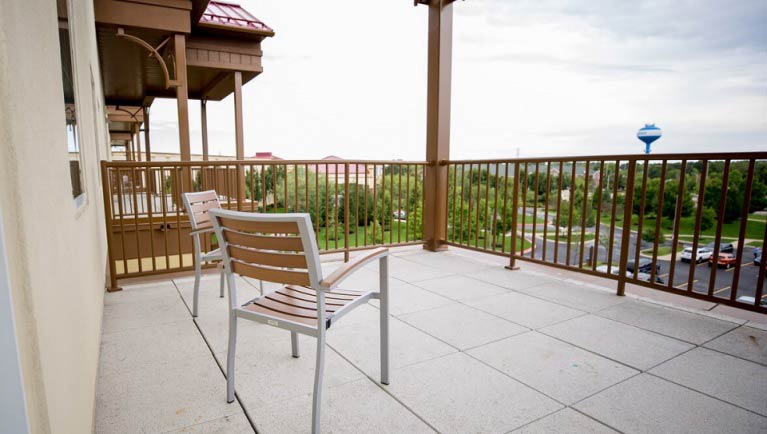 Deluxe Grizzly Bear Suite (Balcony/Patio) | Premium Suite ...