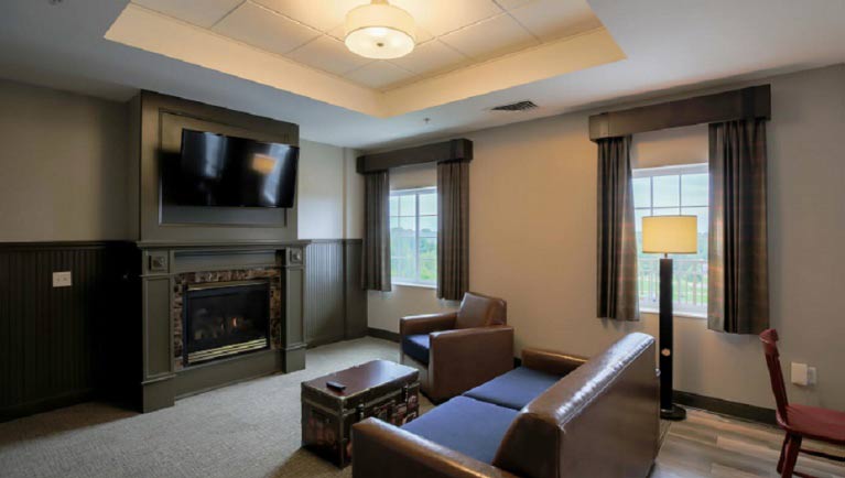 Deluxe Grizzly Bear Suite (Balcony/Patio) | Premium Suite ...
