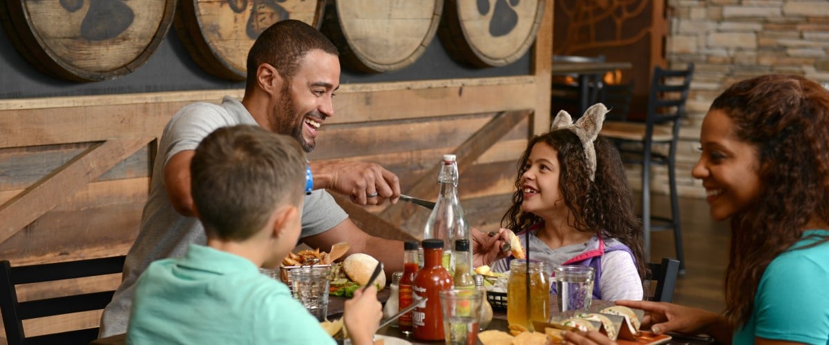 A family enjoys their meal together at Great Wolf Lodge