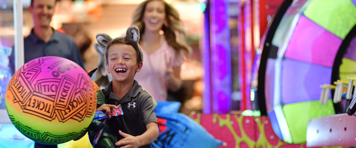 Guests enjoying at the northern lights arcade at the great wolf lodge
