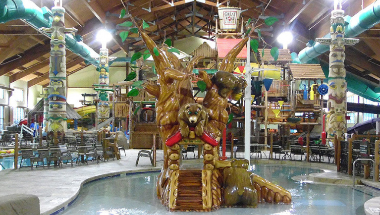 The Soak 'n' Oak tree and pool at Great Wolf Lodge indoor water park and resort.