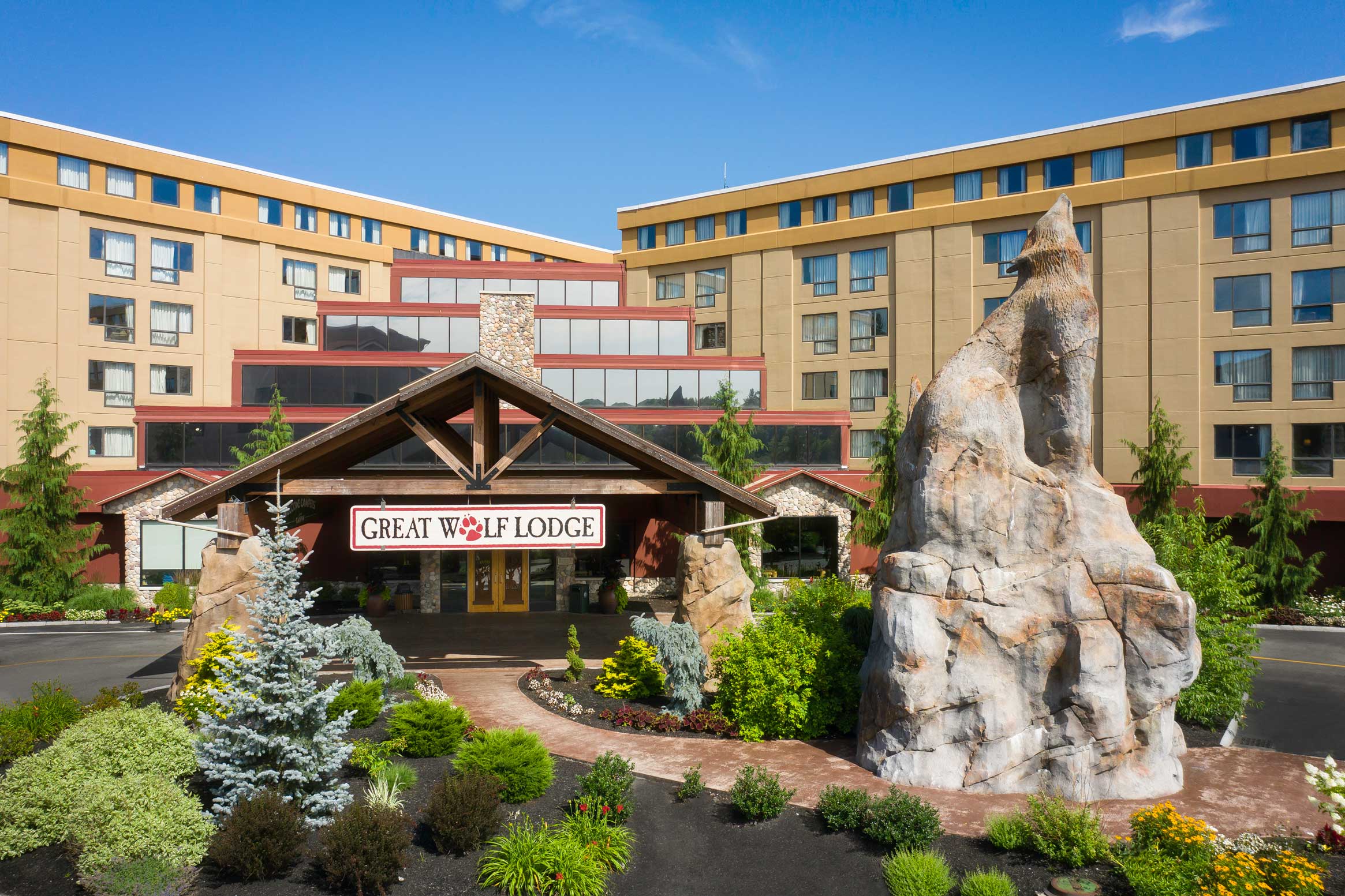 Exterior view of Great Wolf Lodge in New England