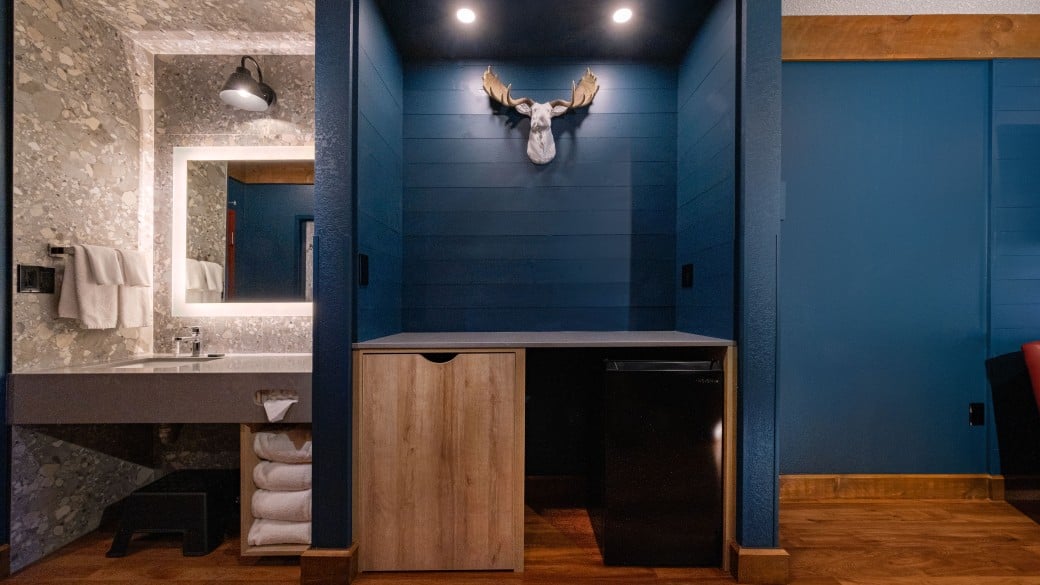 Vanity in Deluxe Kid Kamp Suite