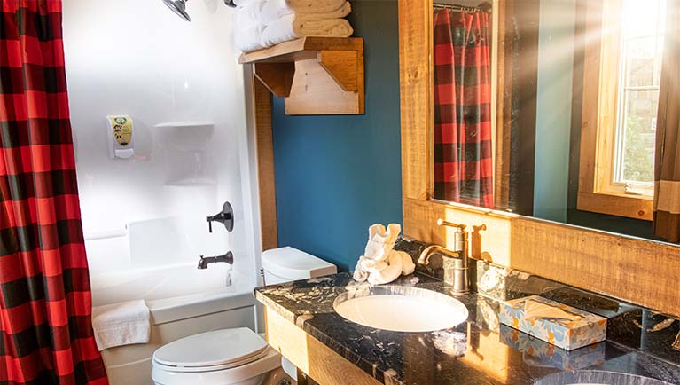 The bathroom in the Detached Timber Wolf Cottage