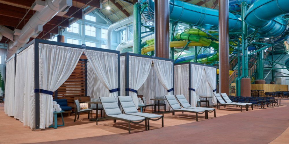 Hot Tub Cabana | Great Wolf Lodge Niagara Falls, Ontario, CA