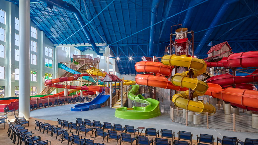 water park slides in Great Wolf Lodge Maryland