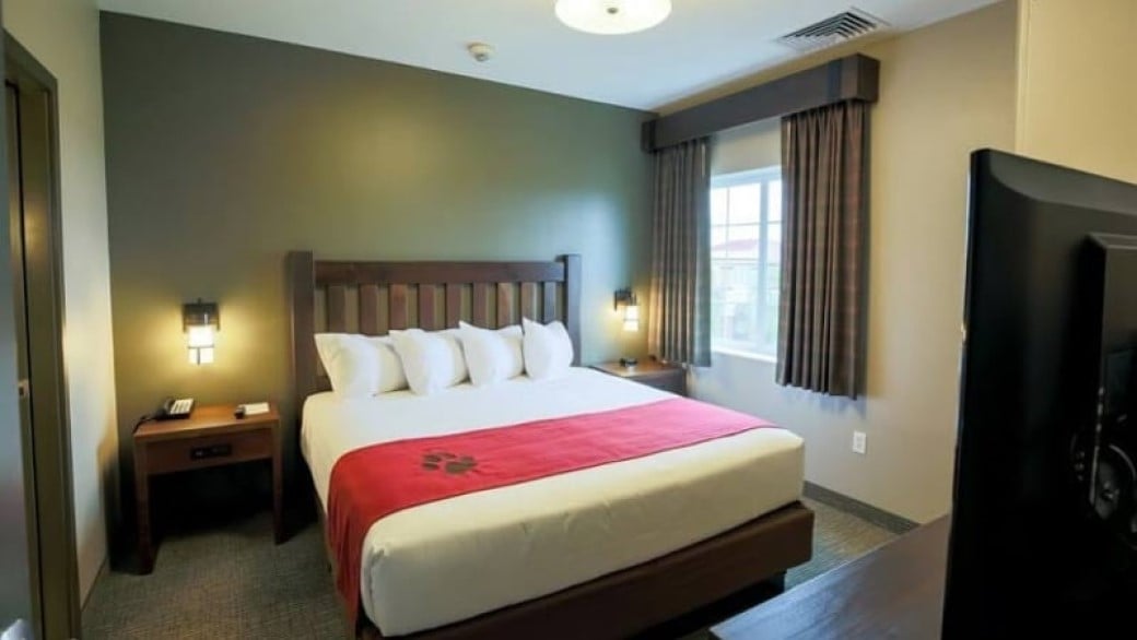 The king bed in the Grizzly Bear Suite (balcony/patio)