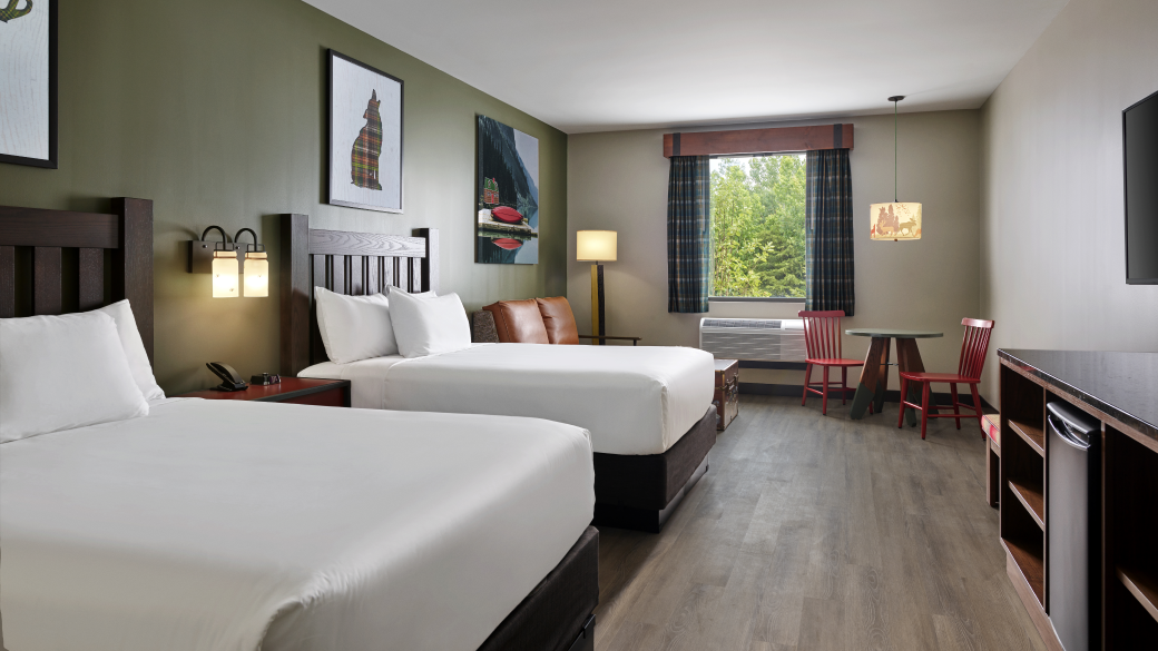 The Deluxe Family Accessible Bathtub Suite - Queen Beds