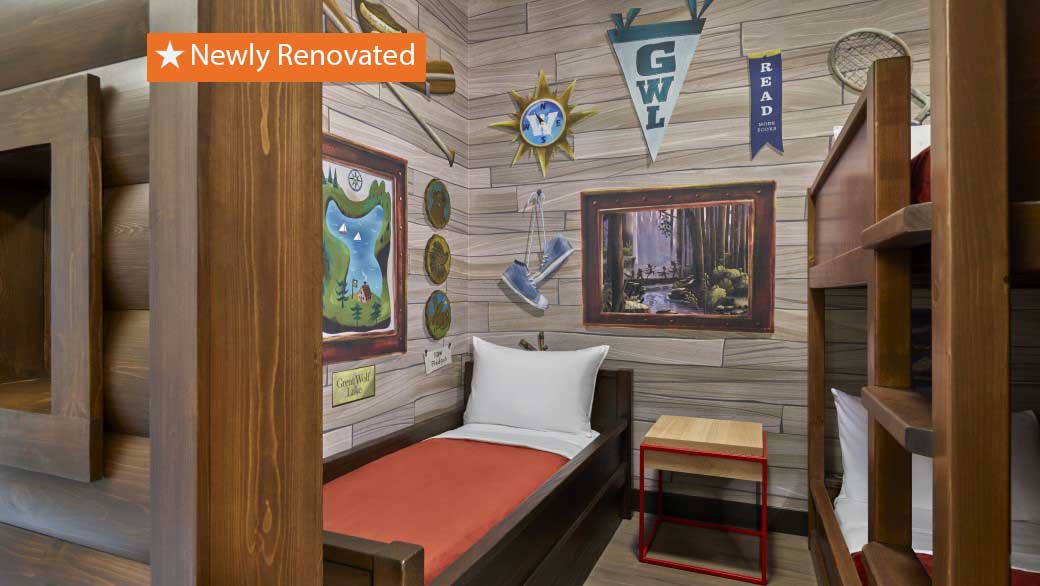 The bunk beds inside the cabin in the Accessible Bathtub Junior Cabin Suite