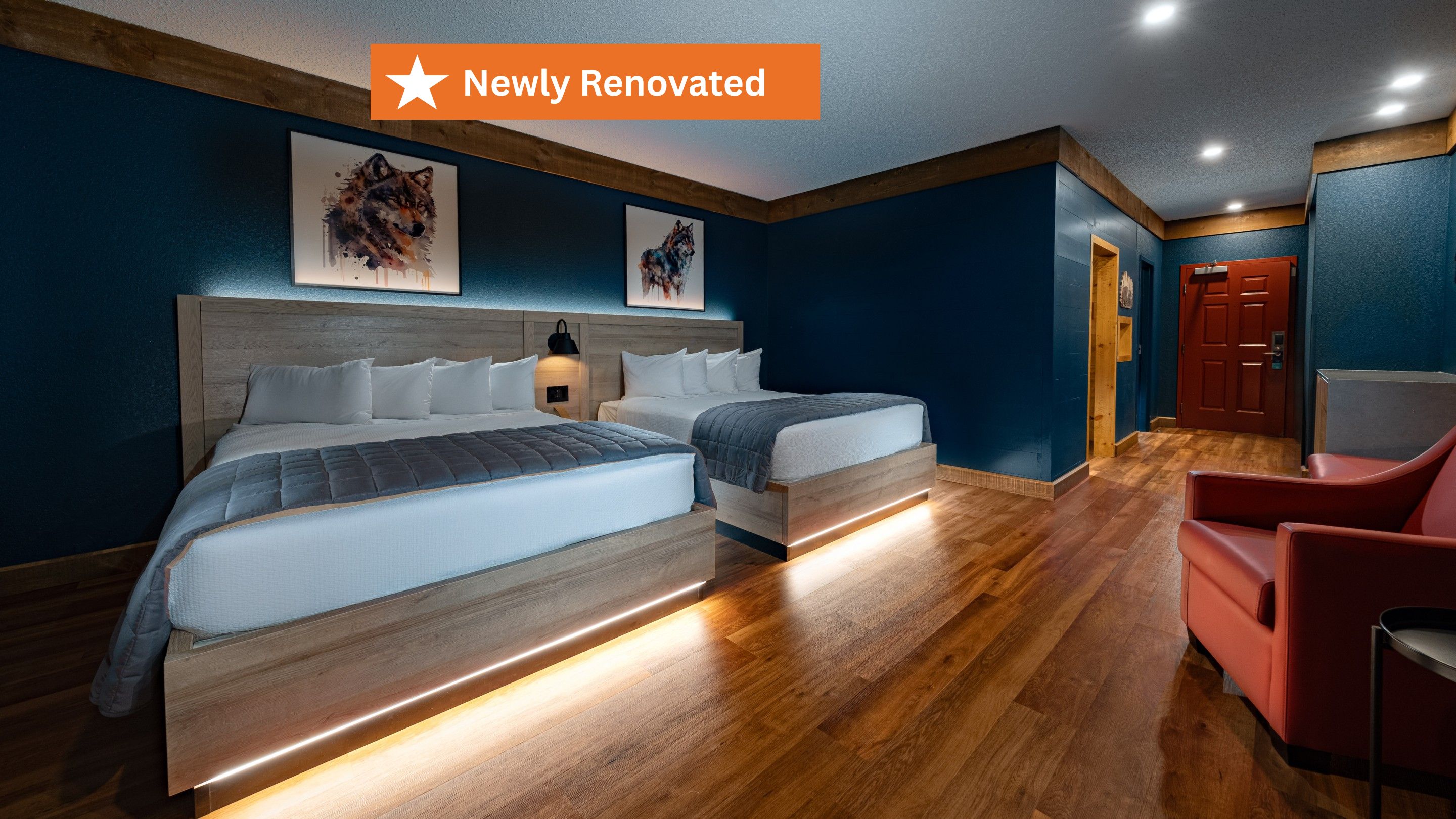 2880x1620_NewlyRenovated-centered - gwl-niagara-queen-cabin-suite-queenbeds_2880x1620_NewlyRenovated-2