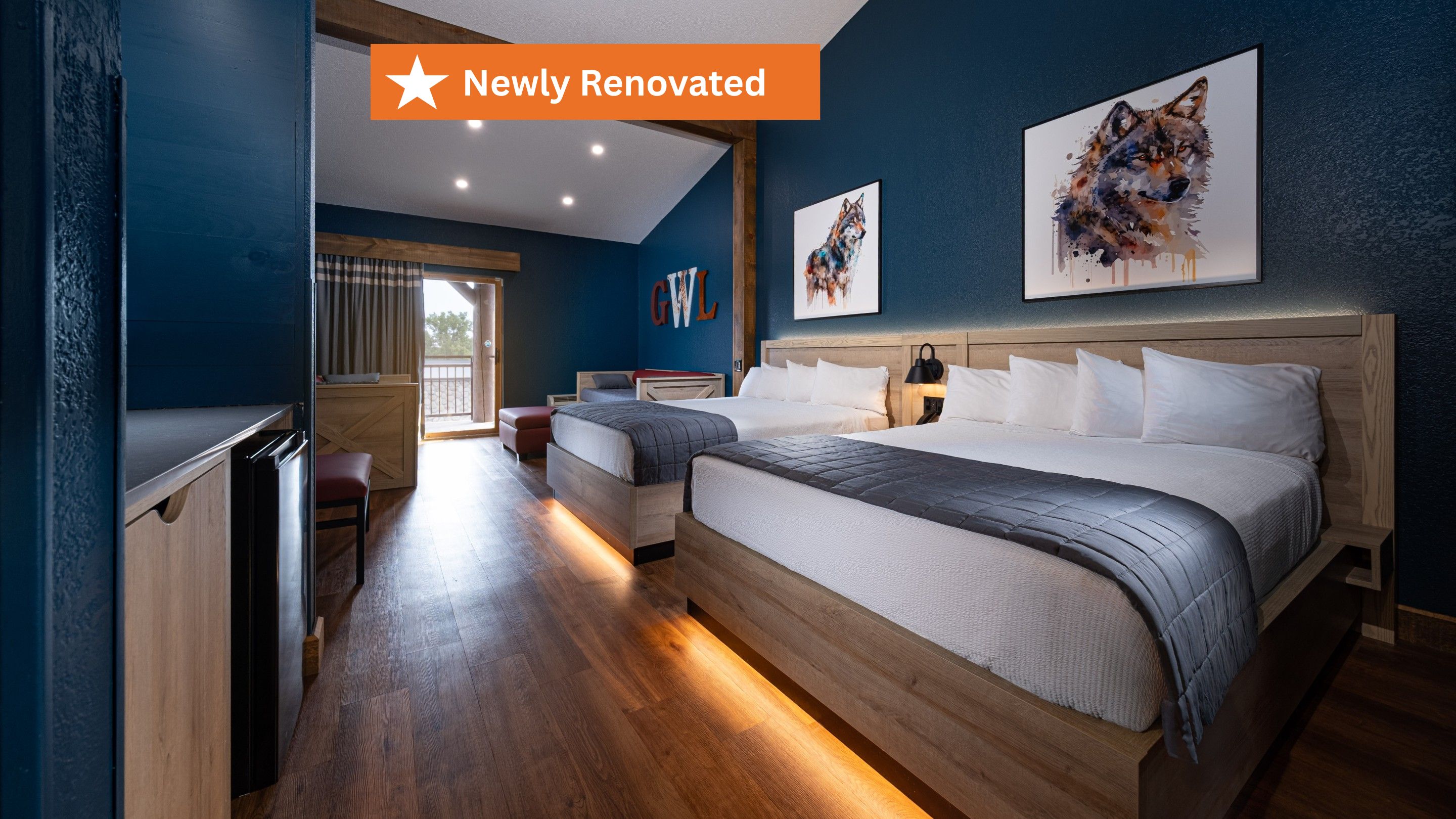 2880x1620_NewlyRenovated-centered - sup-family-suite-queen-bed_2880x1620_NewlyRenovated