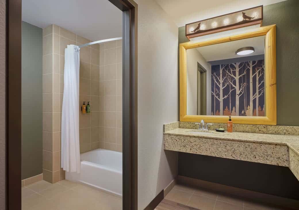 Grizzly Bear Suite second bathroom 