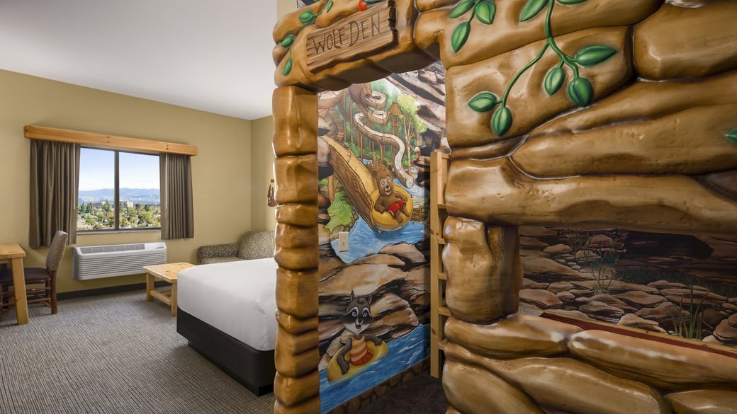 The bunk beds in the Wolf Den Suite (Accessible Shower)
