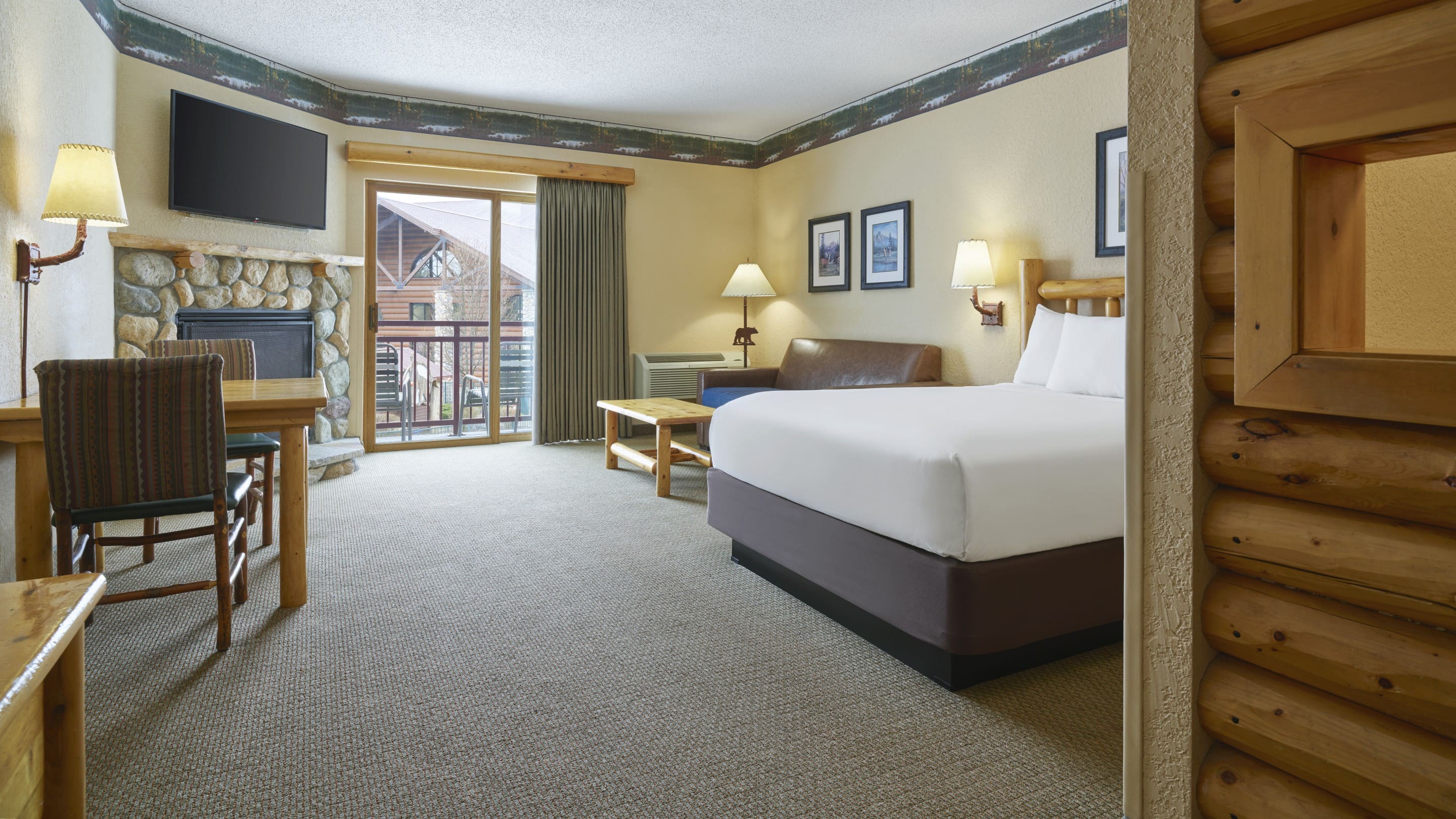 The cabin and bed in the accessible KidCabin Suite (Accessible bathtub)