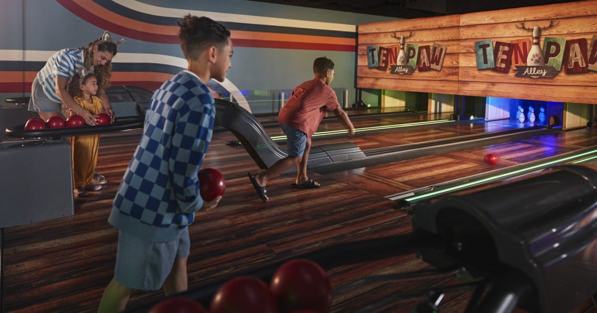 Ten Paw Alley Family Bowling | Great Wolf Lodge Concord, NC