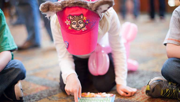 Girl with a pink hat playing Bingo