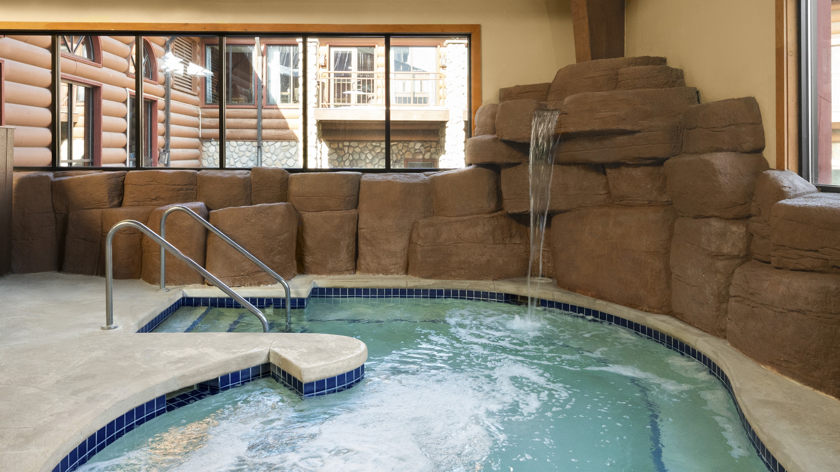 view of the hot tub area