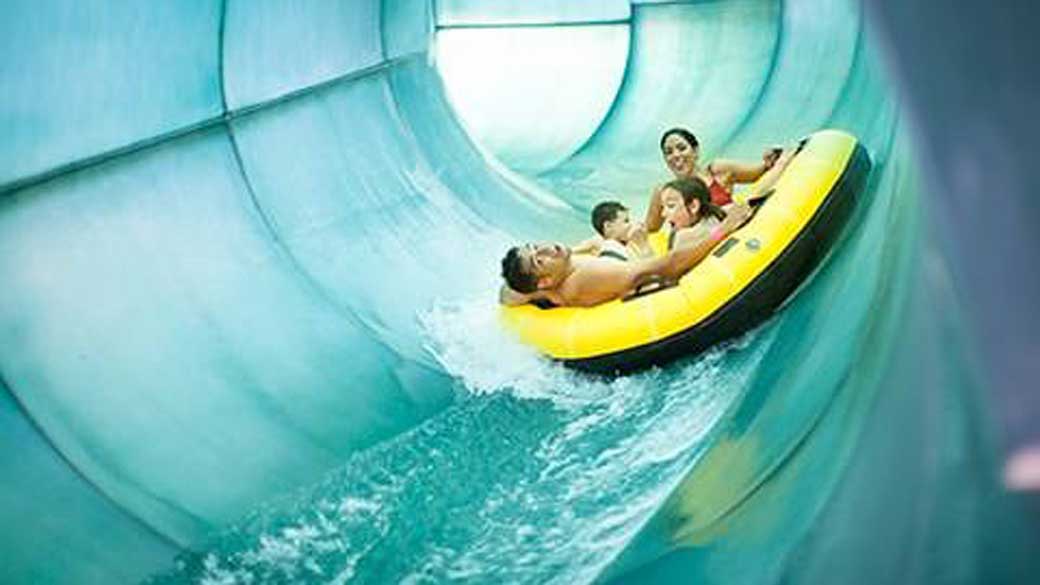 Double Whirlwind Indoor Water Park in Chicago Great Wolf Lodge