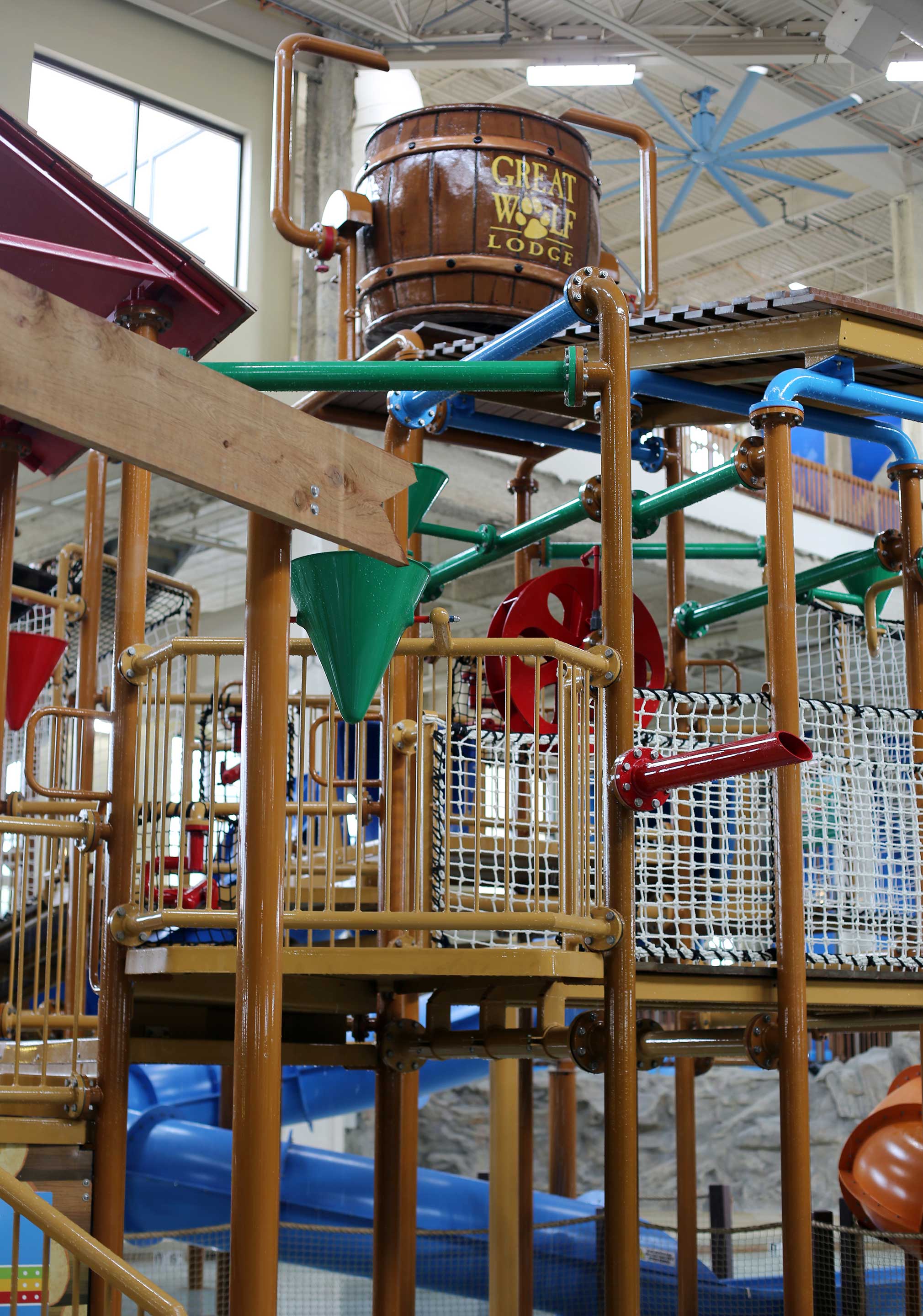 water bucket about to splash water at Great Wolf Lodge Minnesota
